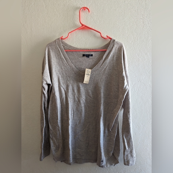 Tan v-neck sweater size M medium NWT American Eagle - Picture 1 of 5